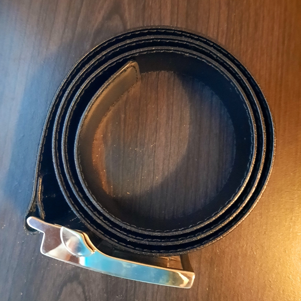 BURBERRY LEATHER BELT. - Picture 2 of 4